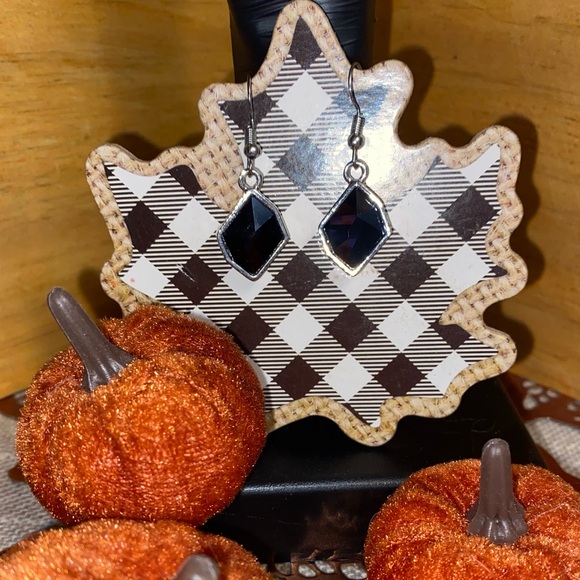 Jewelry - Purple faux amethyst dangle earrings